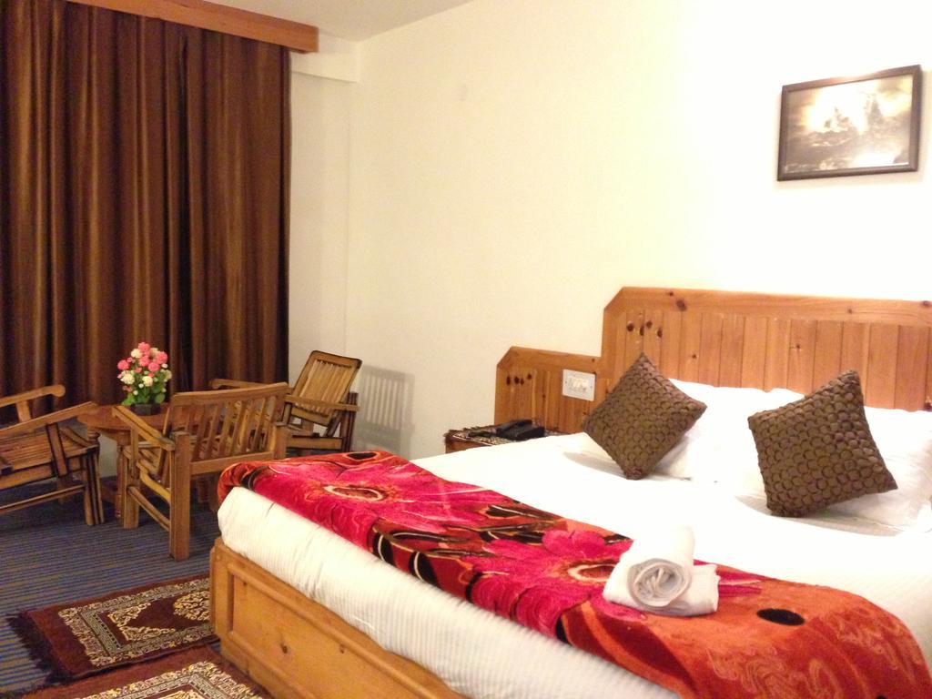 Akash Hills Hotel Manāli Dış mekan fotoğraf