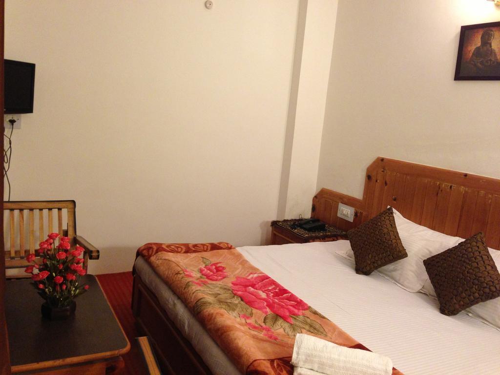 Akash Hills Hotel Manāli Dış mekan fotoğraf
