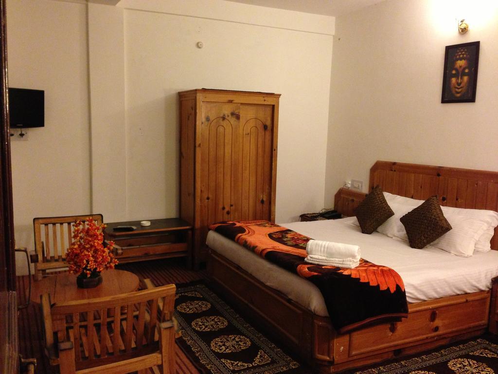 Akash Hills Hotel Manāli Dış mekan fotoğraf